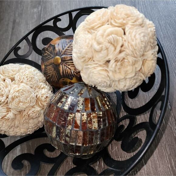 Decorative bowl with ornaments rosettes and‎ glass balls neutral tones - Picture 7 of 9